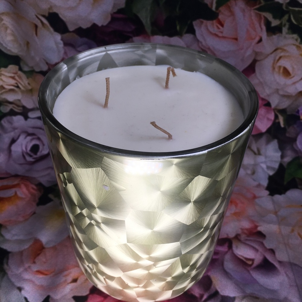Bluemercury Fireside Glow scented candle Yellow geometic large glass 30 oz 850 g